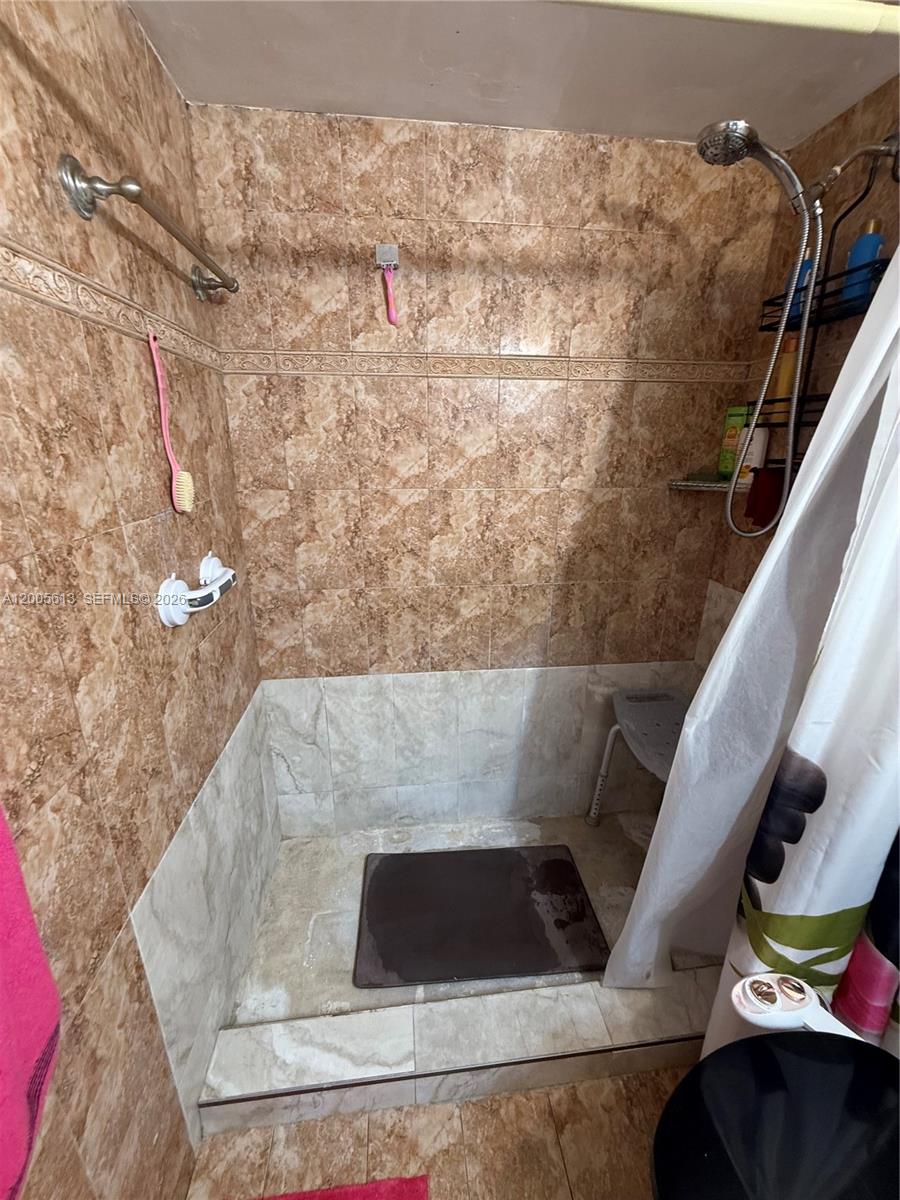 LAKE FOREST PARK CONDO IV - Residential