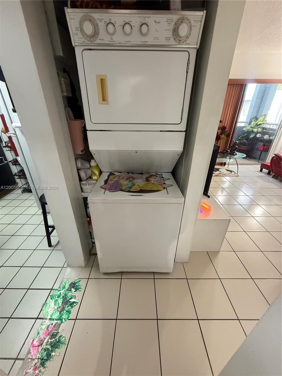 LAKE FOREST PARK CONDO IV - Residential