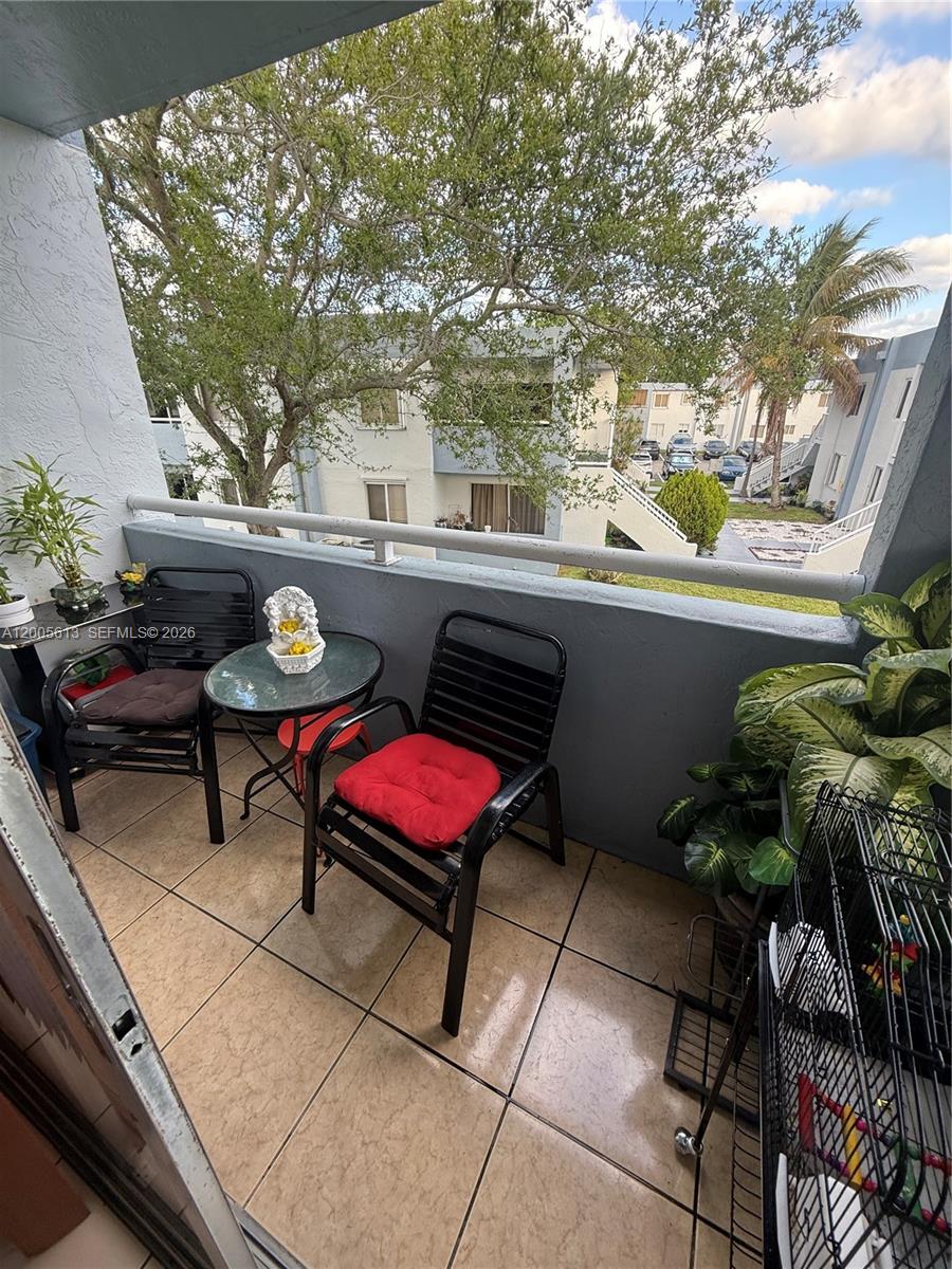 LAKE FOREST PARK CONDO IV - Residential