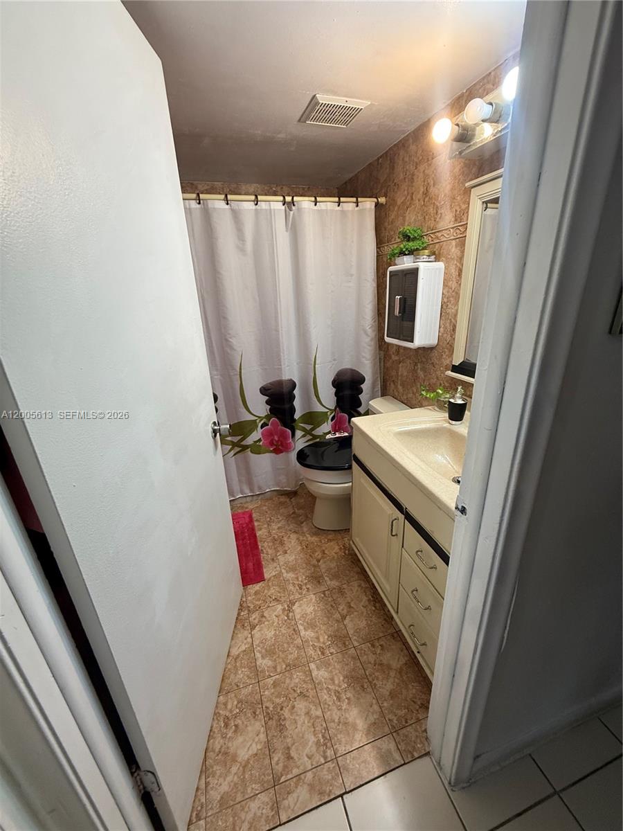 LAKE FOREST PARK CONDO IV - Residential