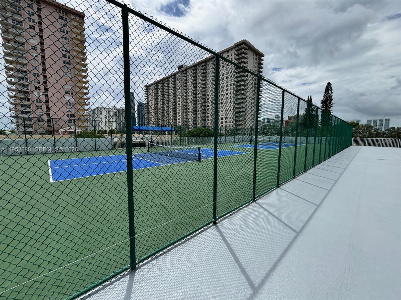 WINSTON TOWERS 500 CONDO - Residential