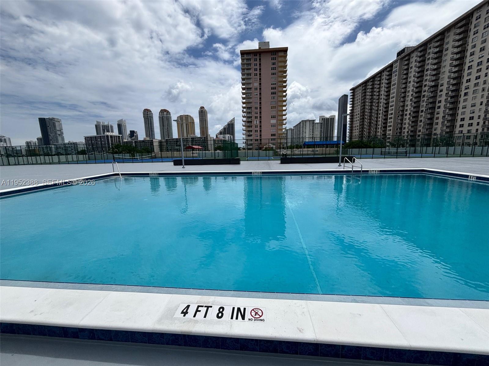 WINSTON TOWERS 500 CONDO - Residential