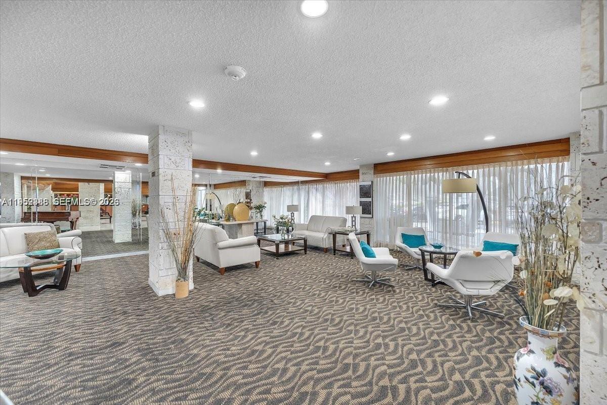 WINSTON TOWERS 500 CONDO - Residential