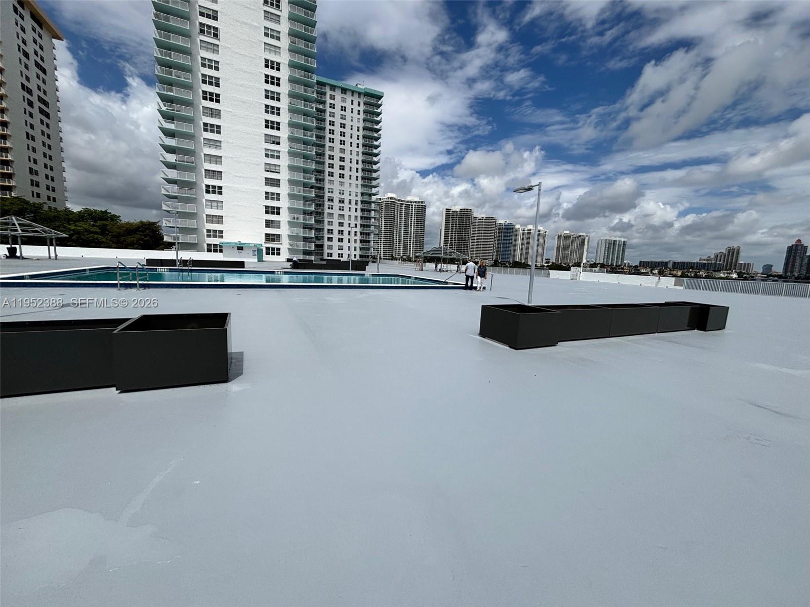 WINSTON TOWERS 500 CONDO - Residential
