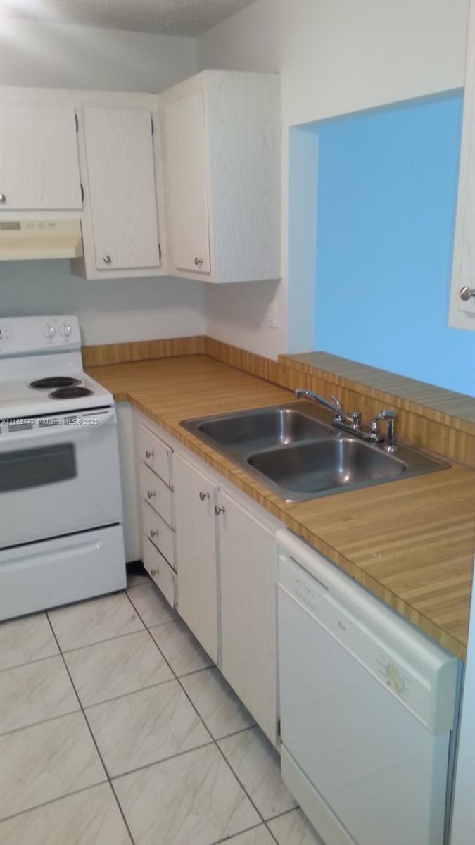 RAMBLEWOOD EAST CONDO - Residential