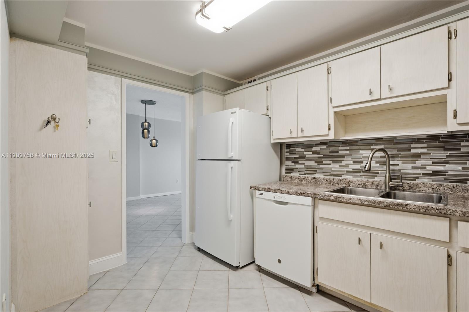 COASTAL TOWERS CONDO - Residential Lease