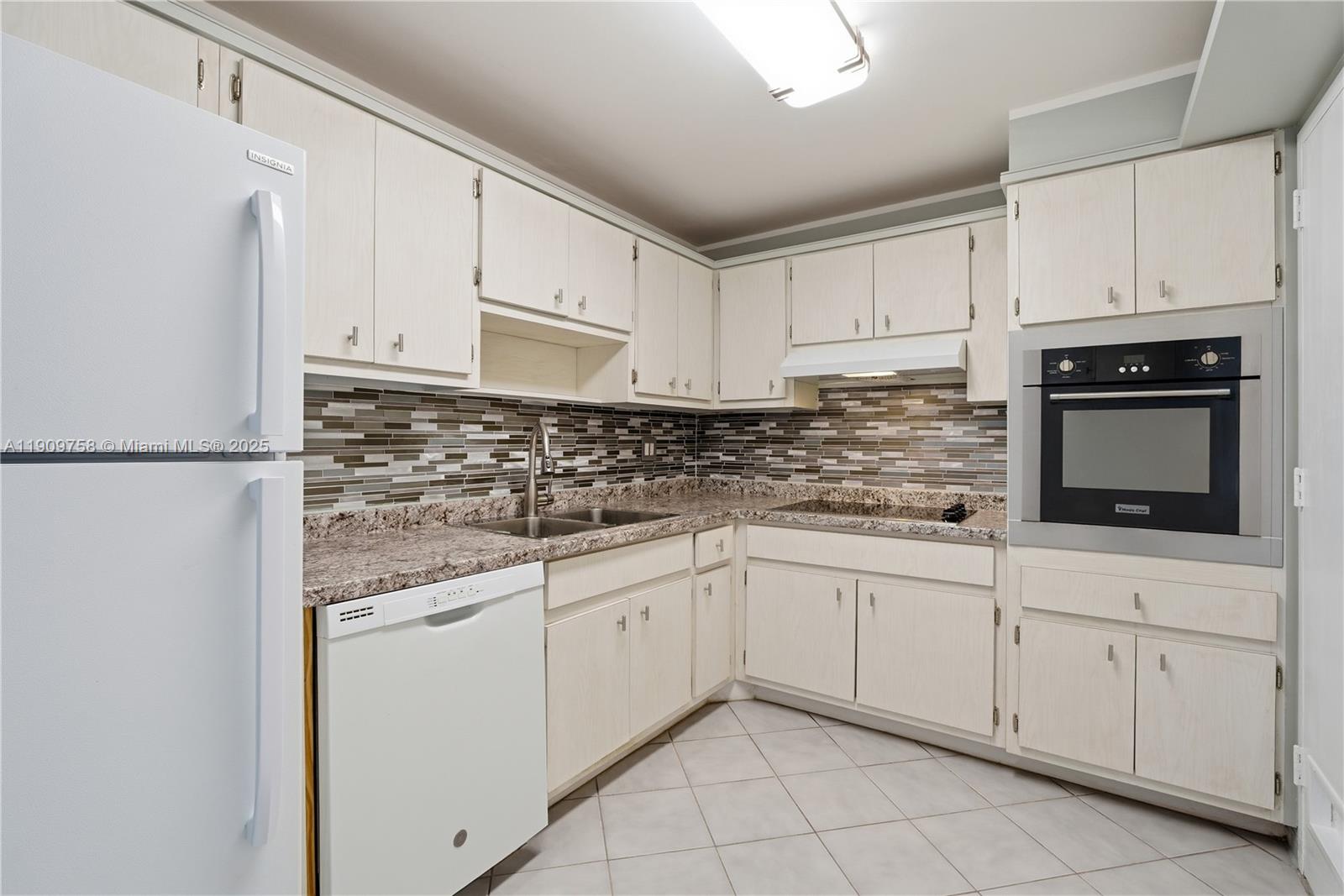 COASTAL TOWERS CONDO - Residential Lease