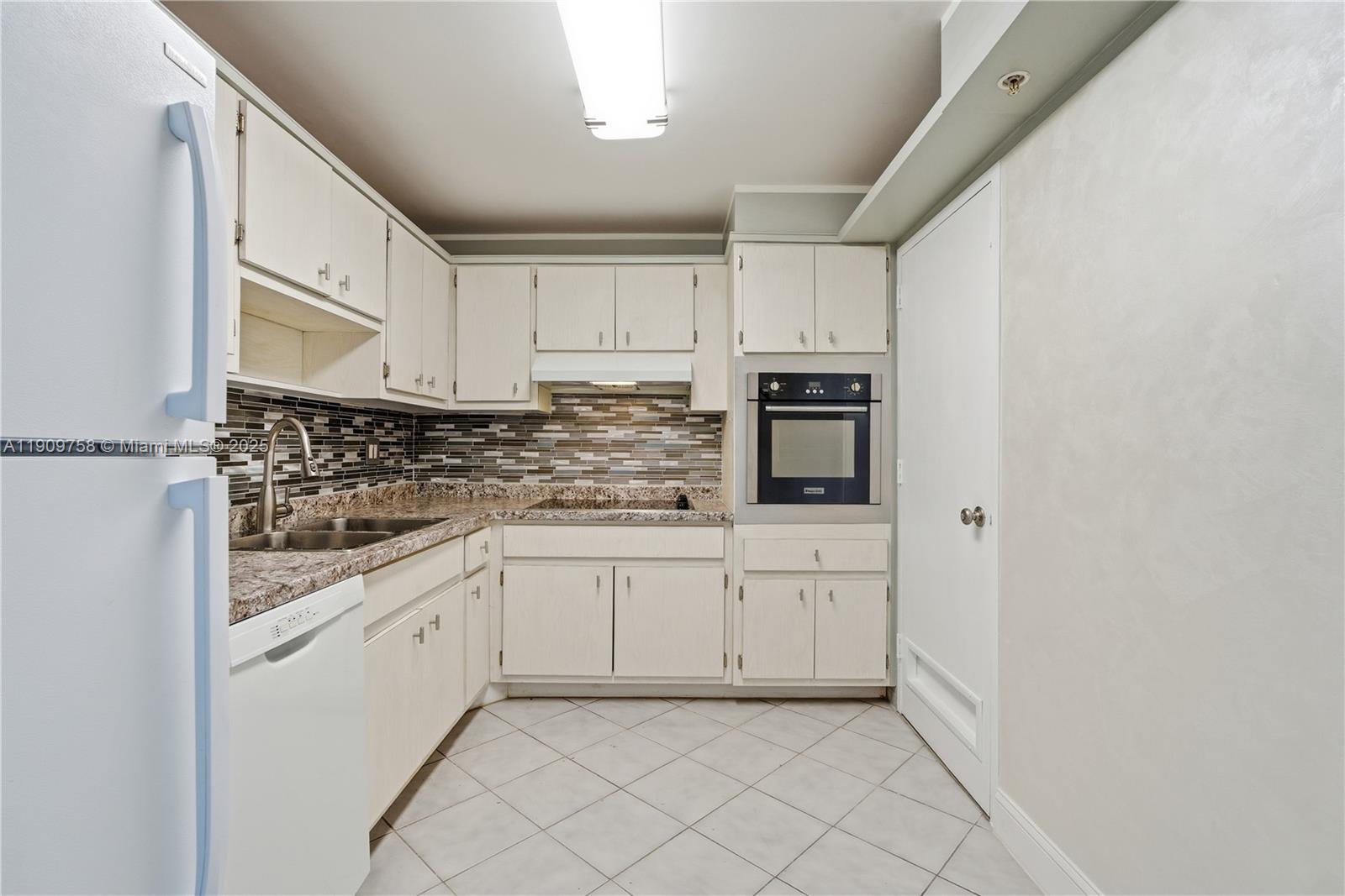 COASTAL TOWERS CONDO - Residential Lease