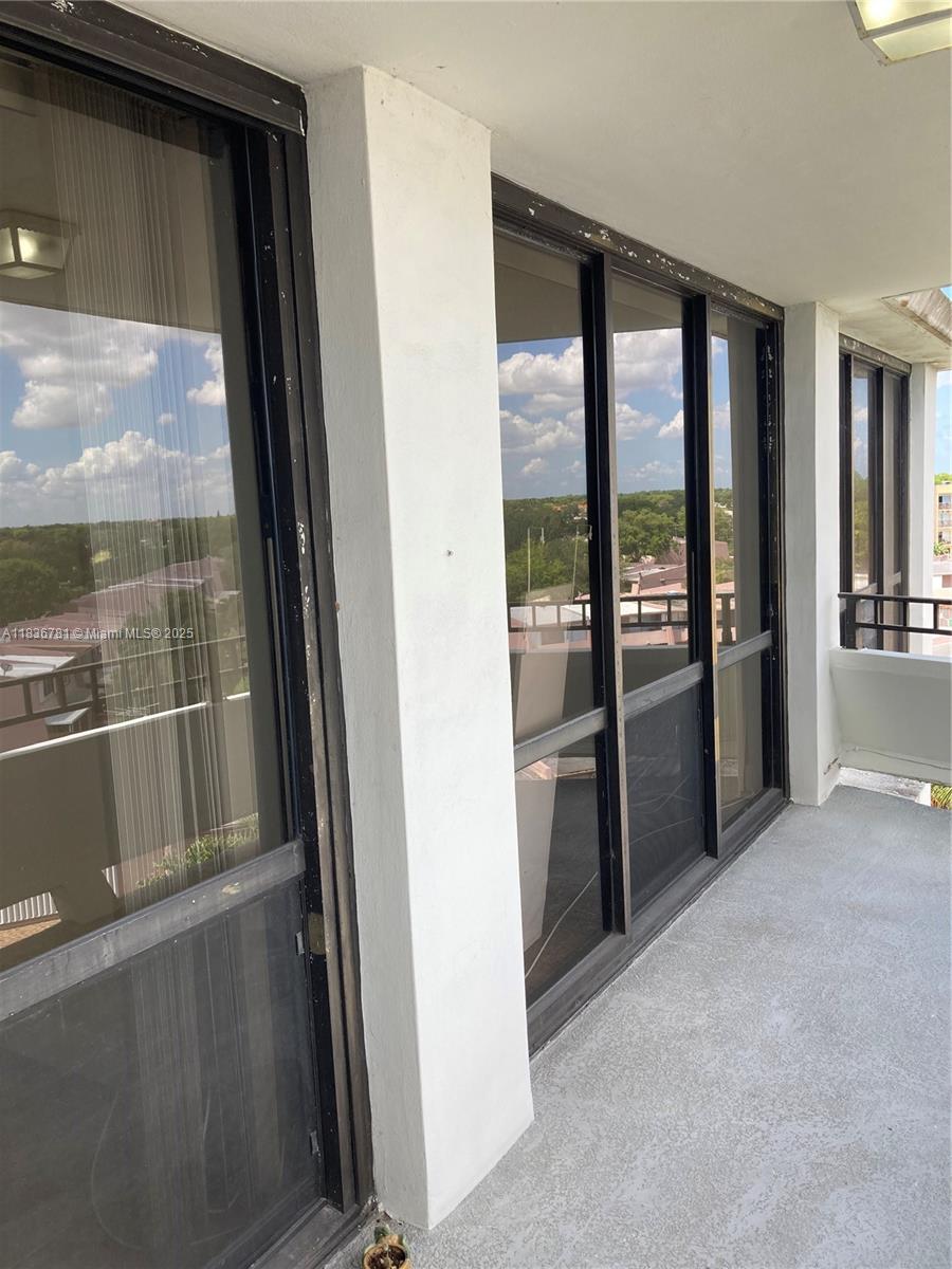 TOWERS OF KENDALE LAKES C - Residential Lease