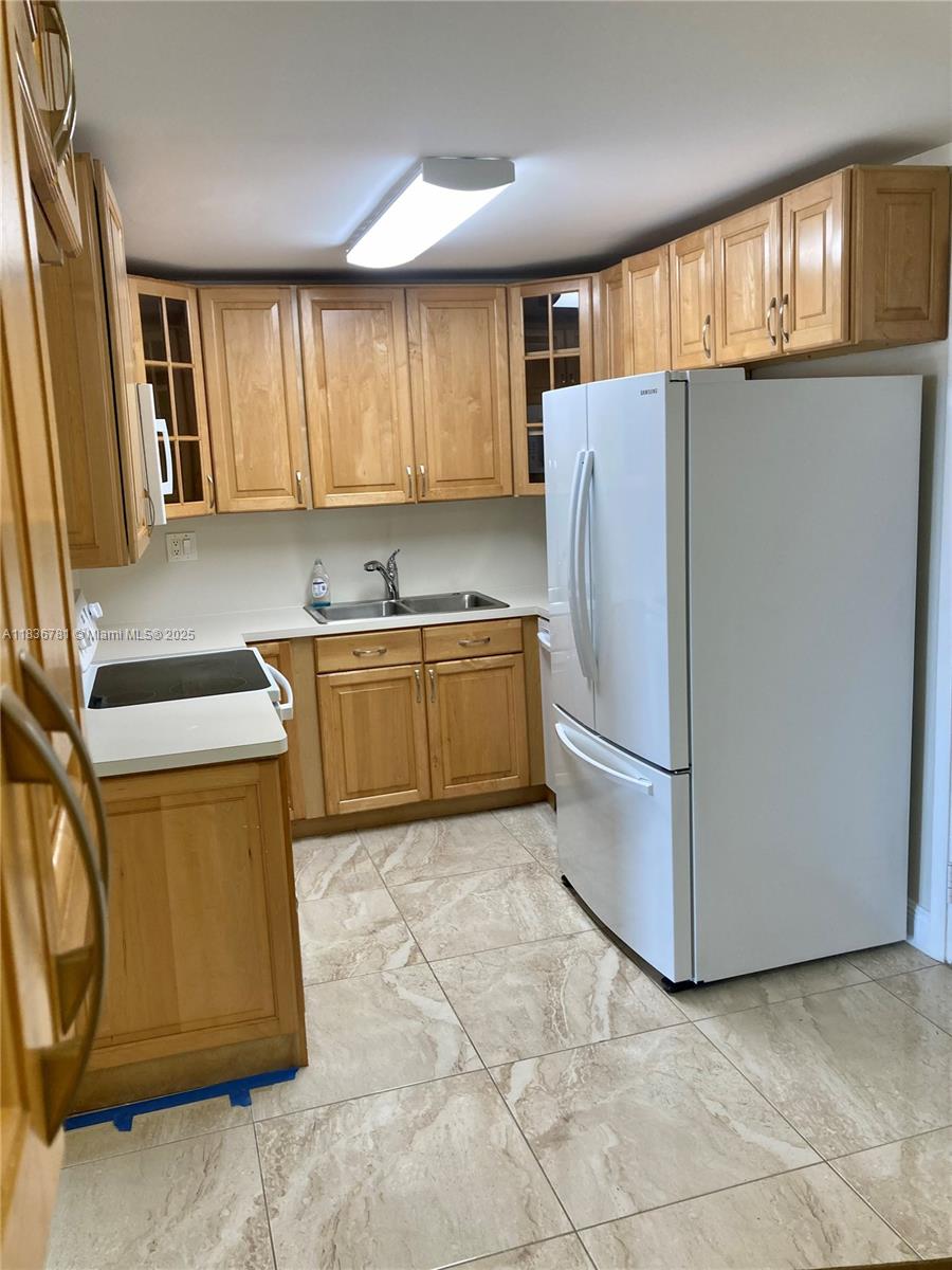 TOWERS OF KENDALE LAKES C - Residential Lease