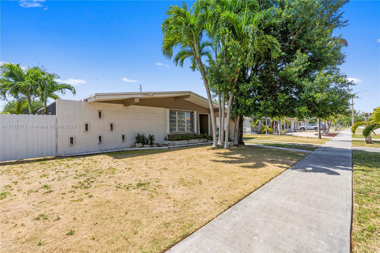 1320 Sw 84th Ct, Miami, Broward County, Florida - 3 Bedrooms  
2 Bathrooms - 