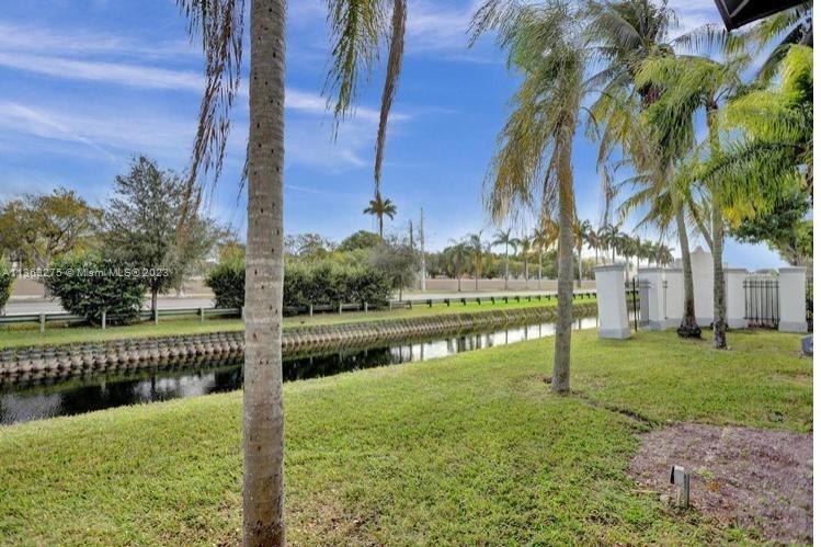 Beautiful 1 bedroom/1.5 bath condo in the Greens at Doral. Upgraded kitchen, flooring and bathroom. Centrally located community to Downtown Doral, City Doral and Southcom. This community is in the heart of Doral. Guard gated community with all amenities. Clubhouse, Two pools, jacuzzi, tennis courts, gym, social party room. One assigned parking space and plenty of guest parking. Tenant occupied needS 48 hour notice. Lease until February 2024. Welcome investors.