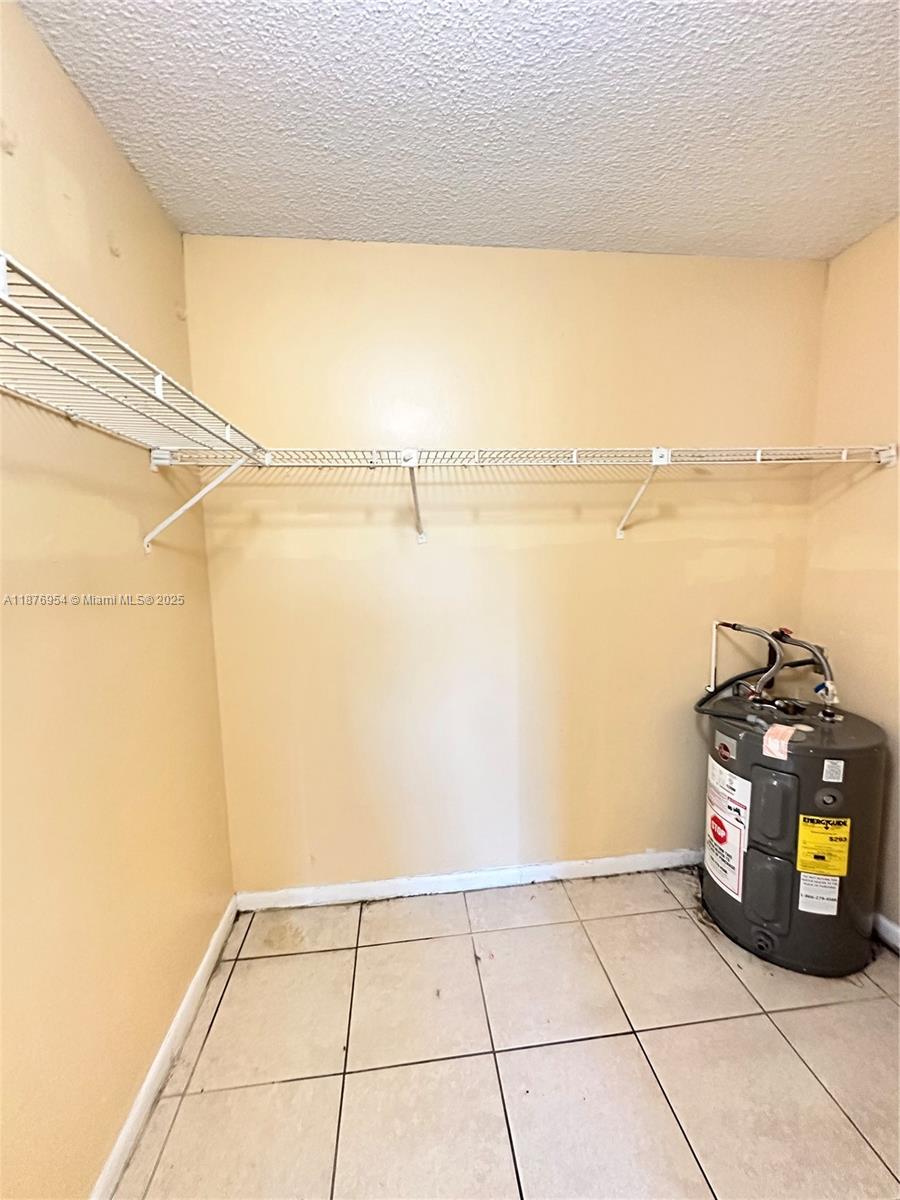 COURTS AT OAKLAND PARK - Residential Lease