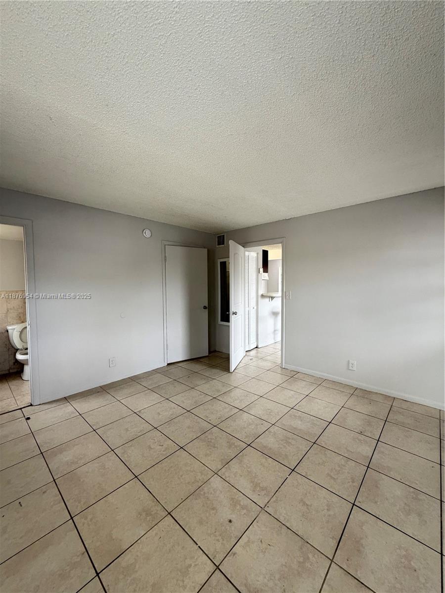 COURTS AT OAKLAND PARK - Residential Lease