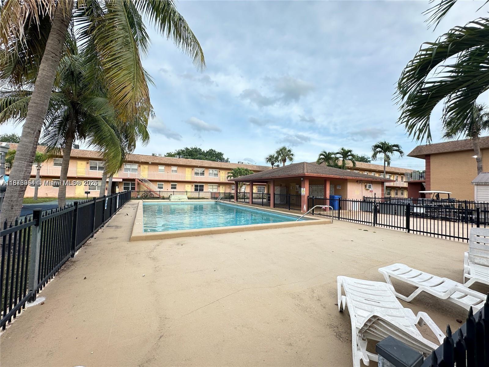COURTS AT OAKLAND PARK - Residential Lease
