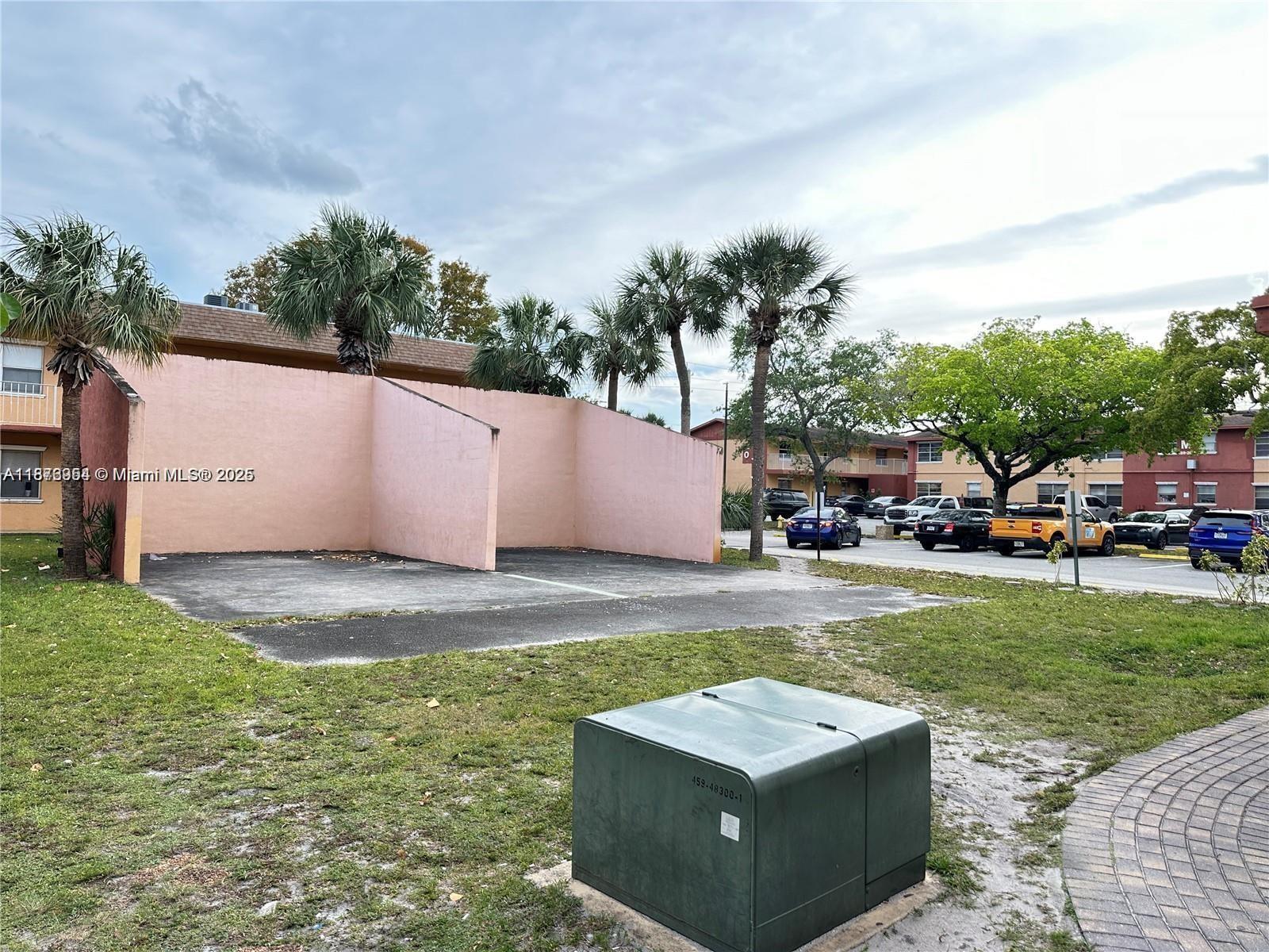 COURTS AT OAKLAND PARK - Residential Lease