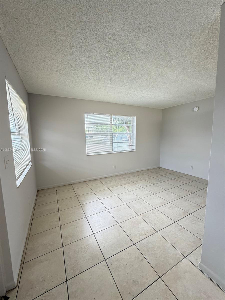 COURTS AT OAKLAND PARK - Residential Lease