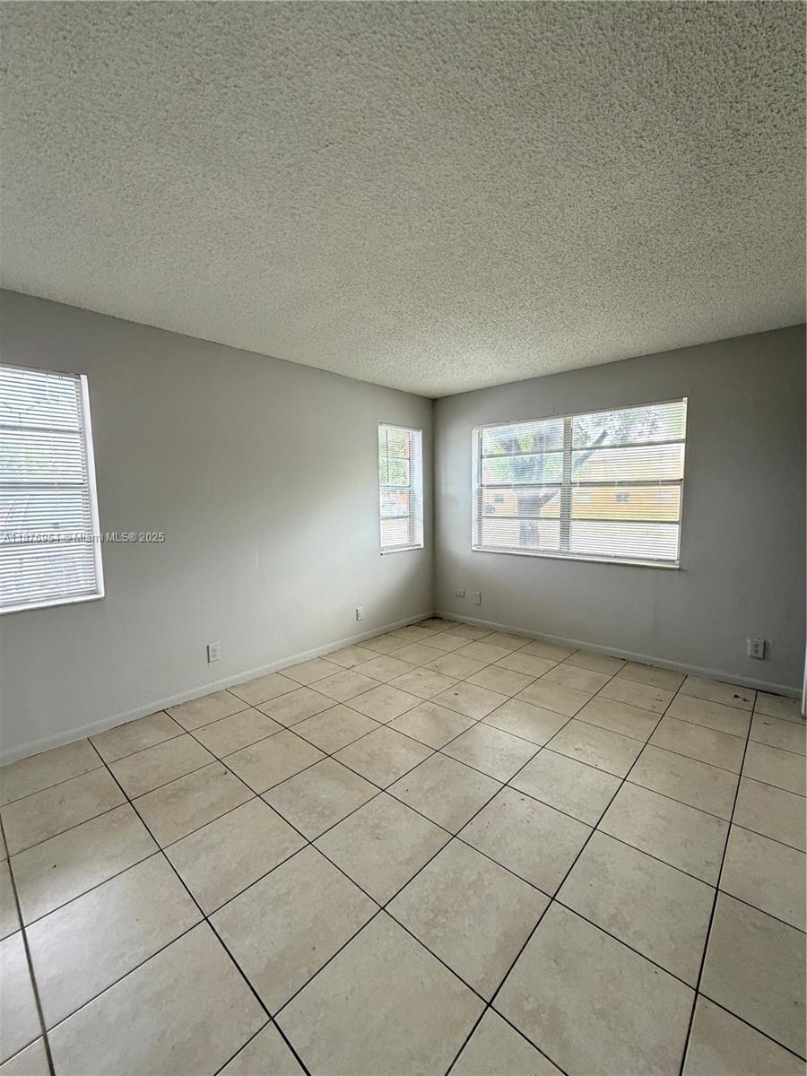 COURTS AT OAKLAND PARK - Residential Lease