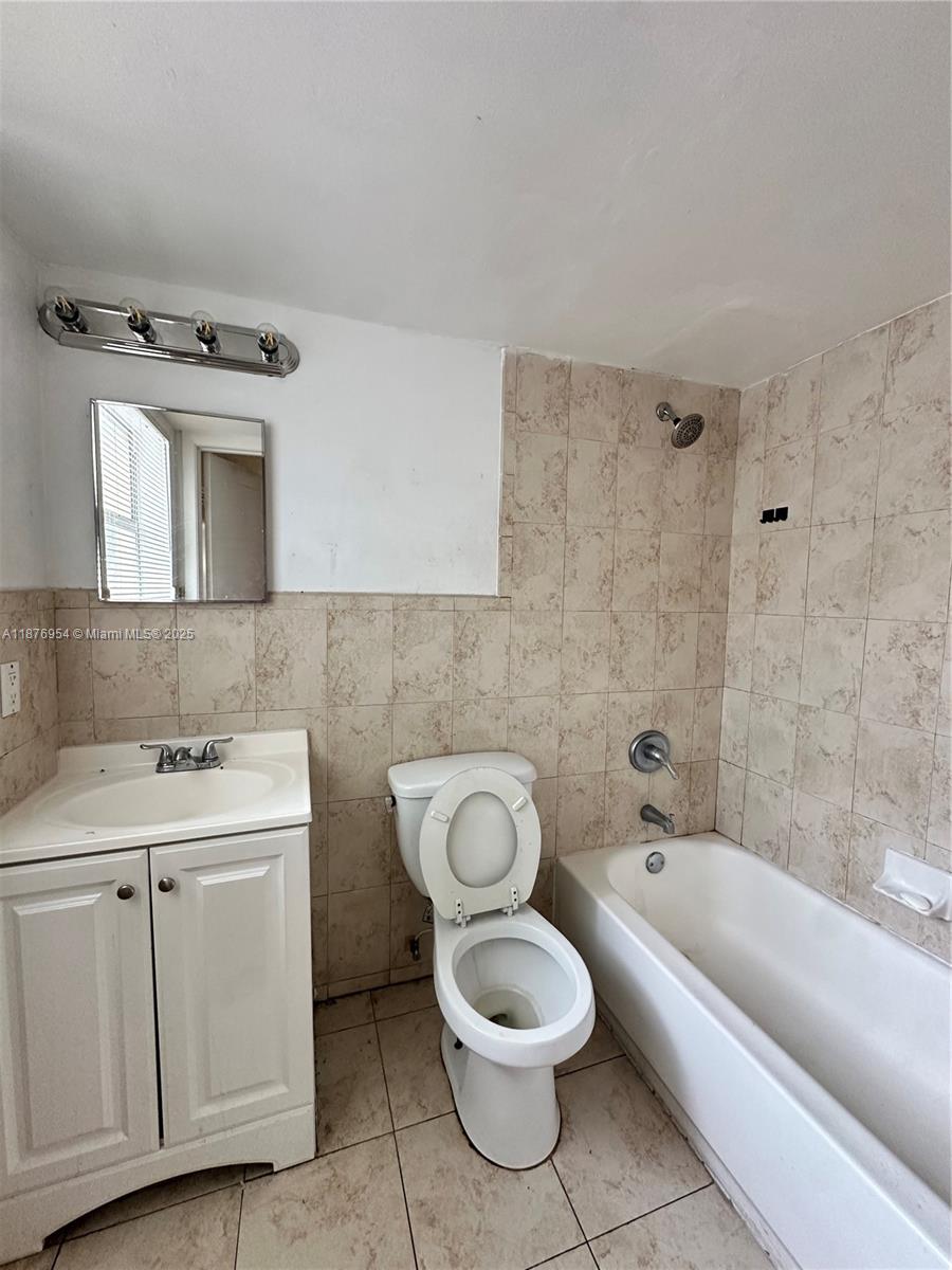 COURTS AT OAKLAND PARK - Residential Lease