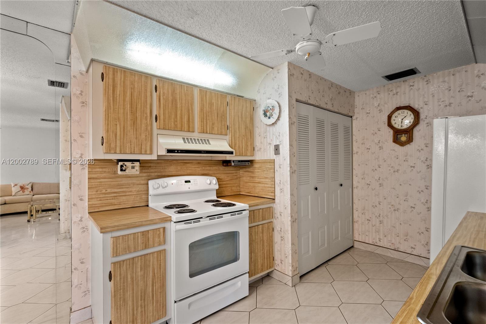 DELRAY VILLAS 3 - Residential