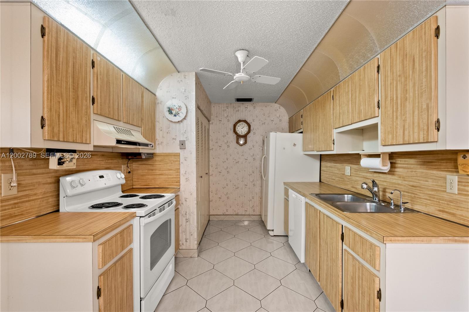 DELRAY VILLAS 3 - Residential