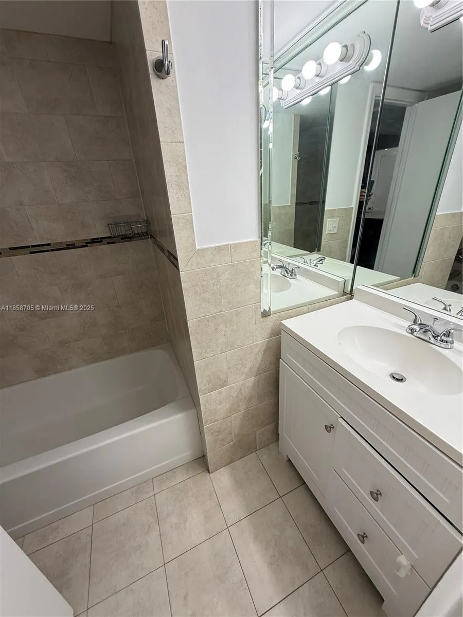 Miami, Florida 33176, United States, 2 Bedrooms Bedrooms, ,2 BathroomsBathrooms,Residential,Active,191532