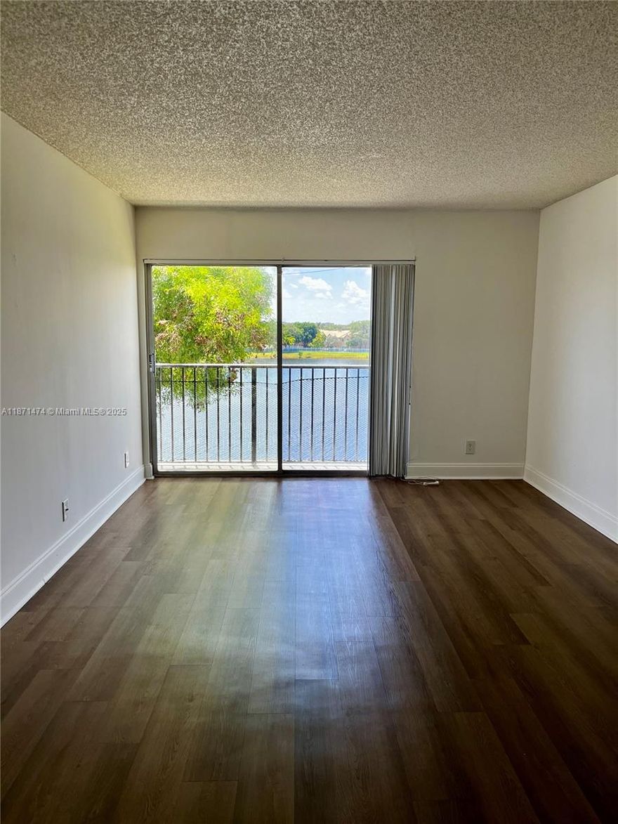 COMPLETELY REMODELED 2bed /1 bath. New floors, new kitchen cabinets and counter. LAKE WATER VIEW!! Community pool. Close to Publix AND MAYOR HIGHWAYS