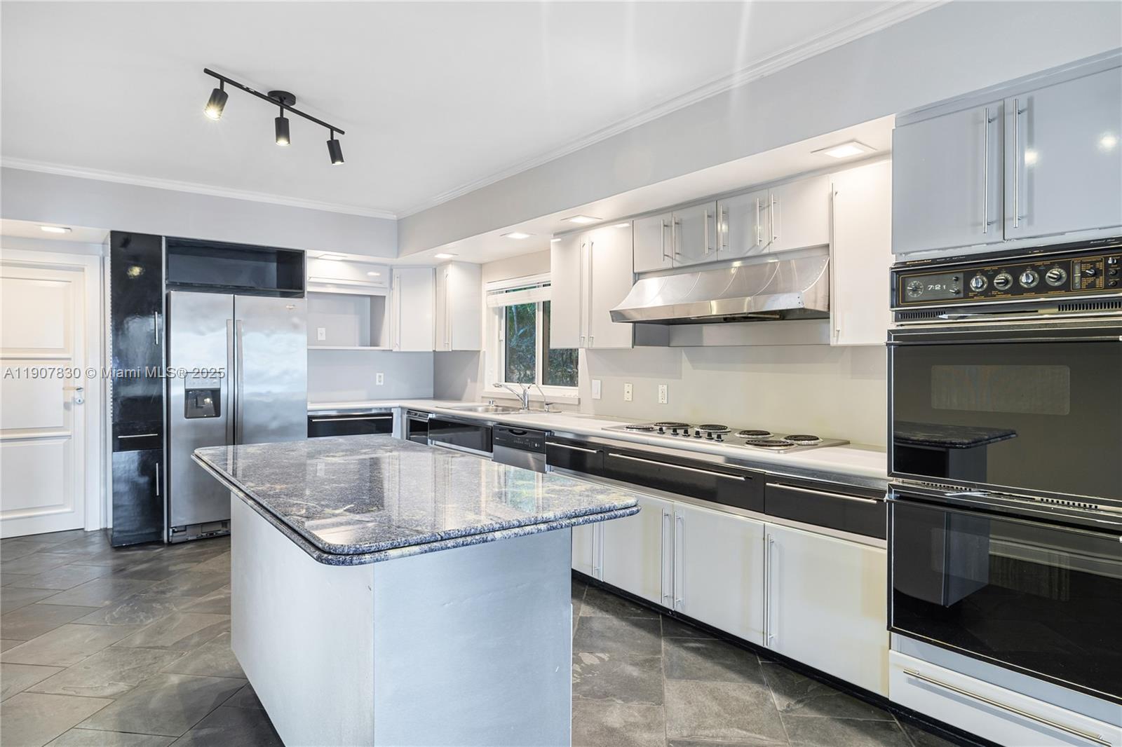 BISCAYNE POINT - Residential Lease