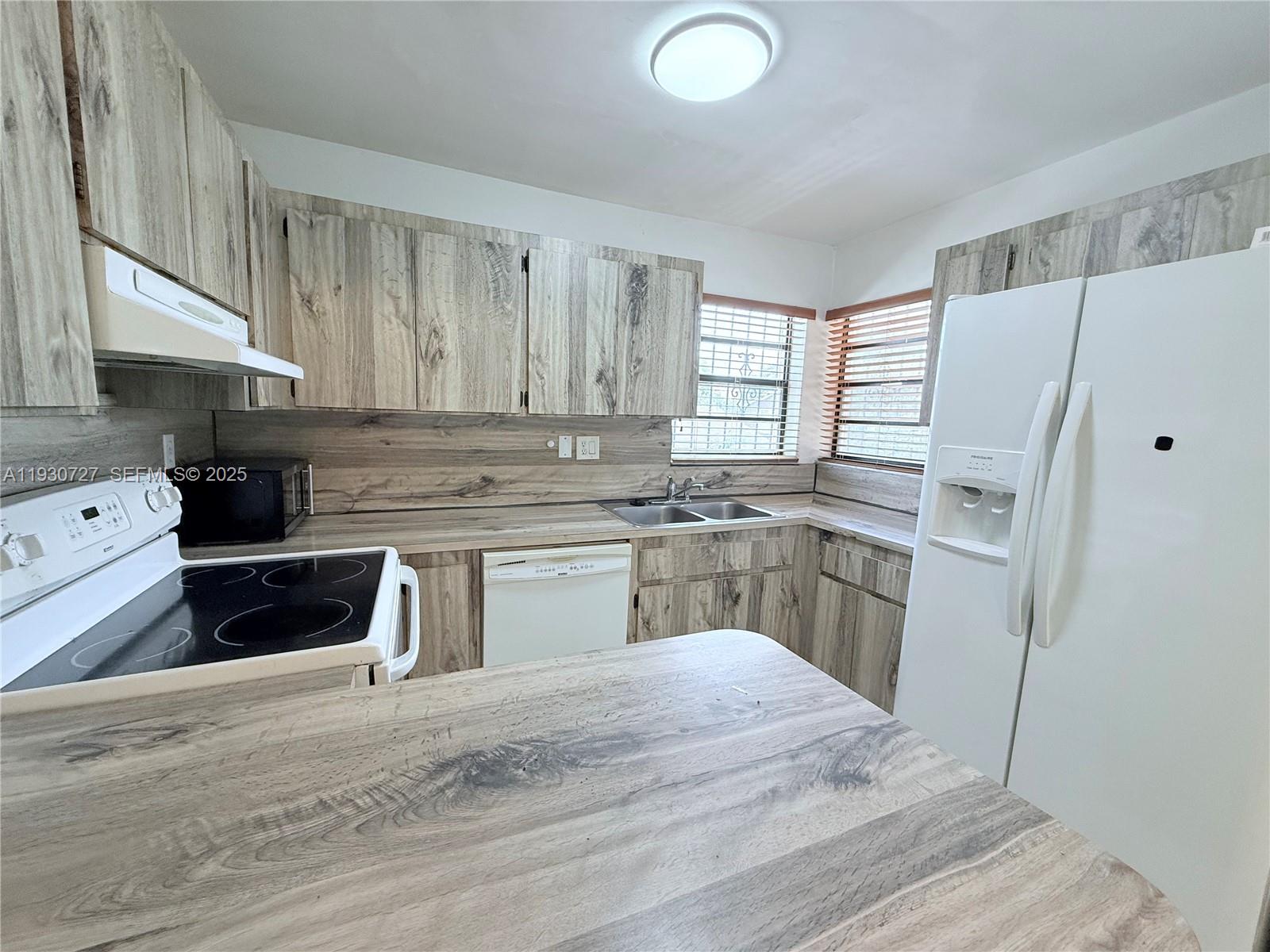 THE PARK TOWNHOMES CONDO - Residential Lease