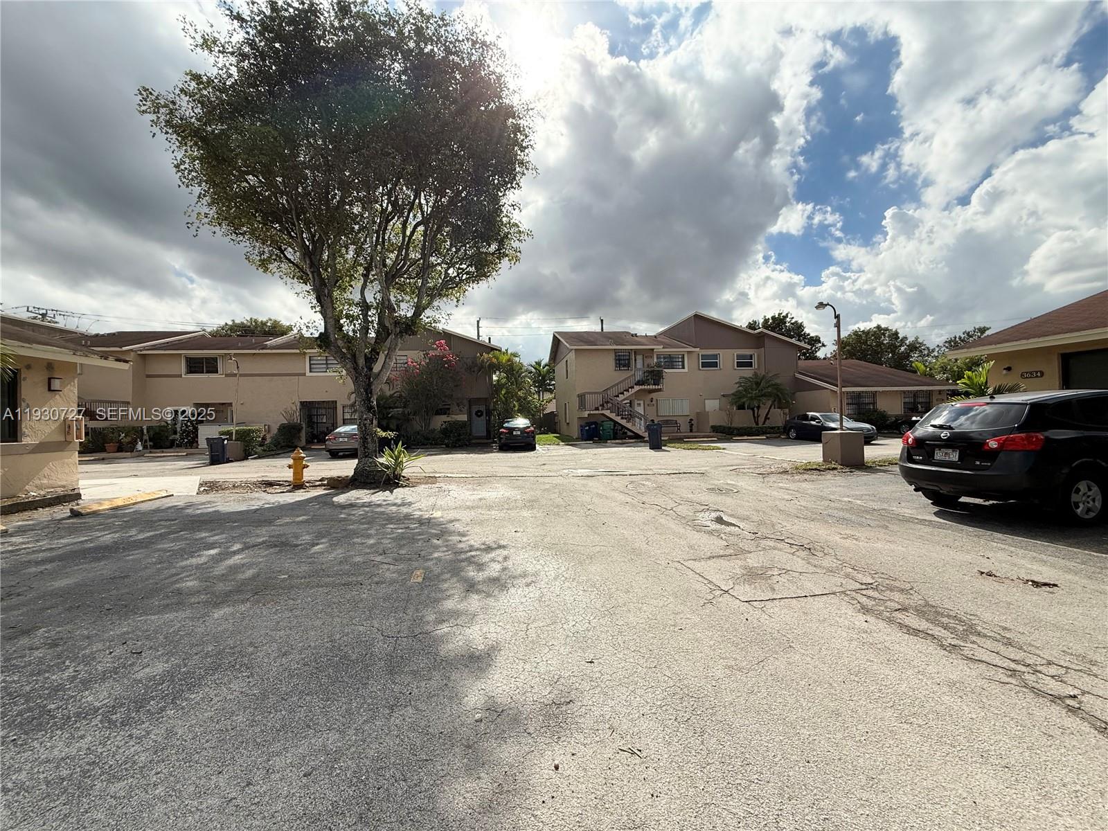 THE PARK TOWNHOMES CONDO - Residential Lease