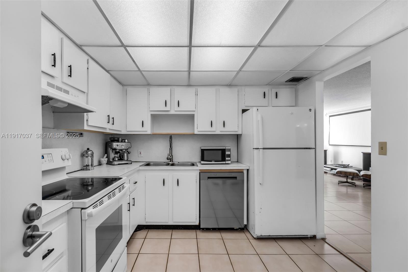 KEY BISC AMBASSADOR CONDO - Residential Lease