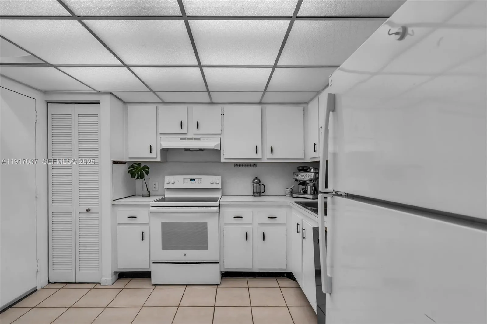 Key Biscayne, Florida 33149, United States, 2 Bedrooms Bedrooms, ,2 BathroomsBathrooms,Residential,Active,245792