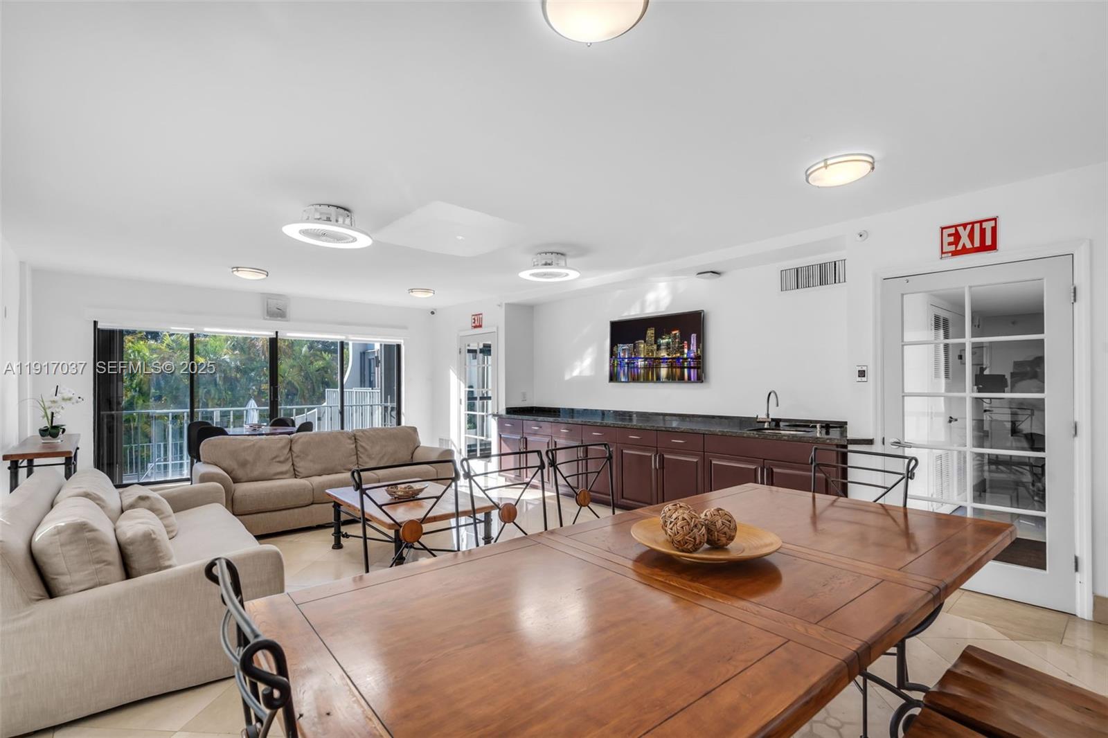 KEY BISC AMBASSADOR CONDO - Residential Lease