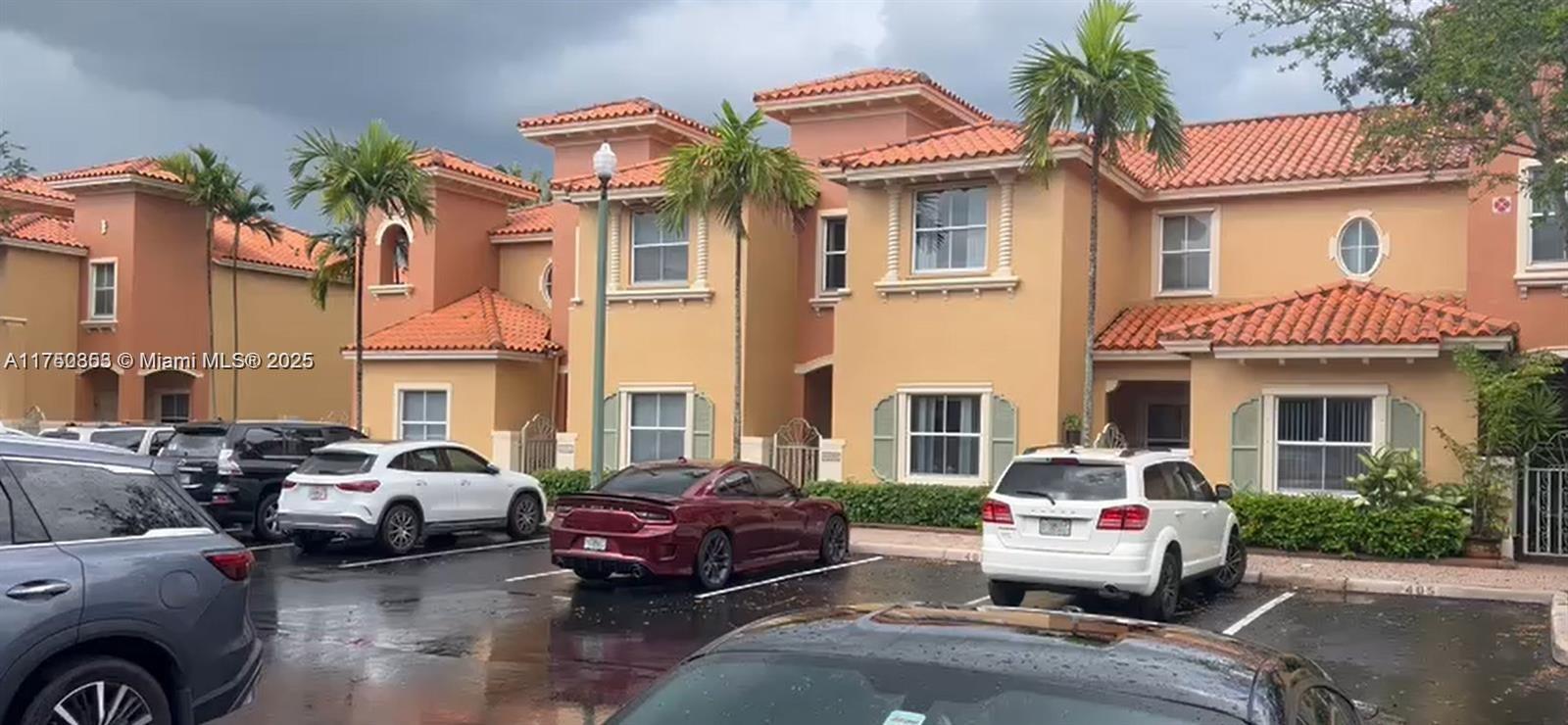 Spectacular townhouse in Gated Community with 3 beds , 3 Baths, Lakeview. Tile in main living areas, wood in bedrooms , stainless steels appliances . Very nice community