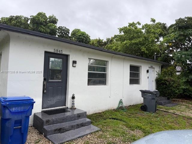 Rental Property at 5845 Harding St 1-2, Hollywood, Broward County, Florida - Bedrooms: 1 
Bathrooms: 1  - $1,600 MO.