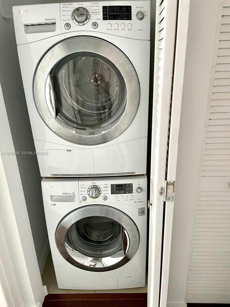 MET 1 CONDO - Residential Lease