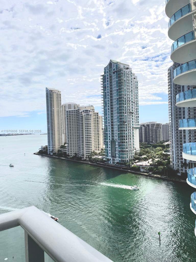 MET 1 CONDO - Residential Lease