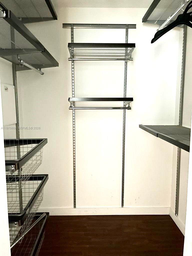 MET 1 CONDO - Residential Lease