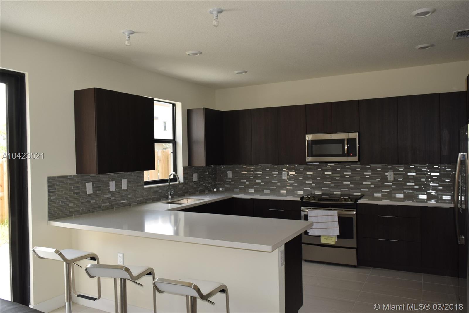 GRAND BAY SOUTH TOWNHOMES - Residential Lease