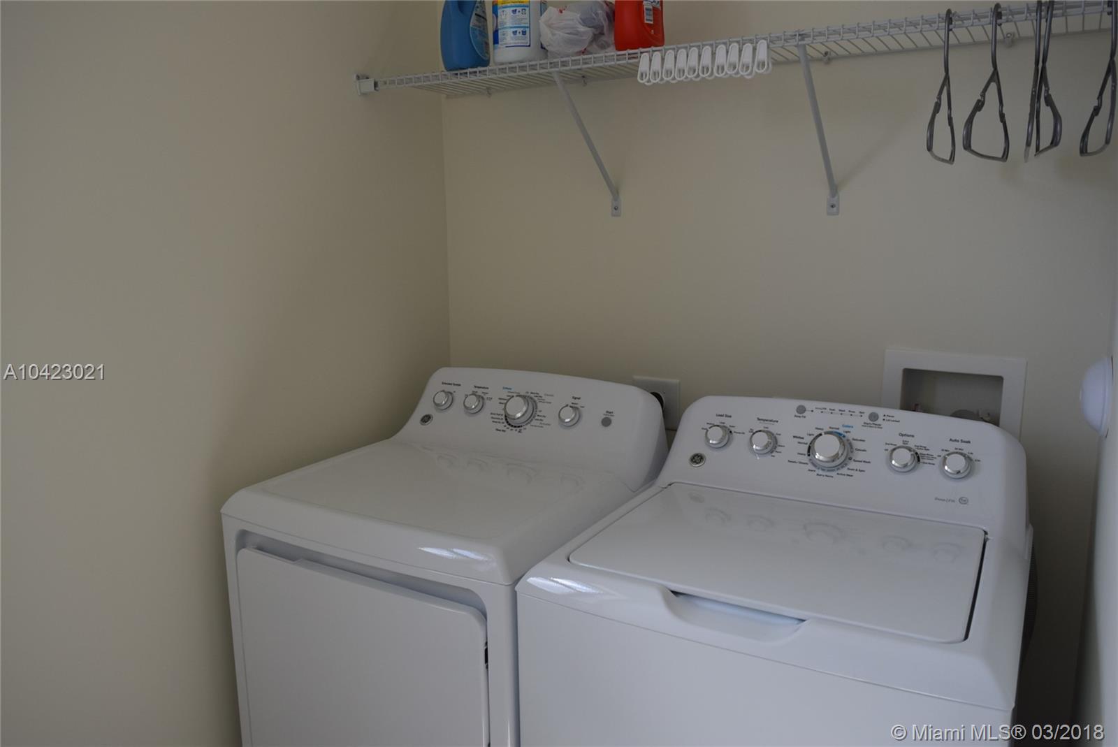 GRAND BAY SOUTH TOWNHOMES - Residential Lease