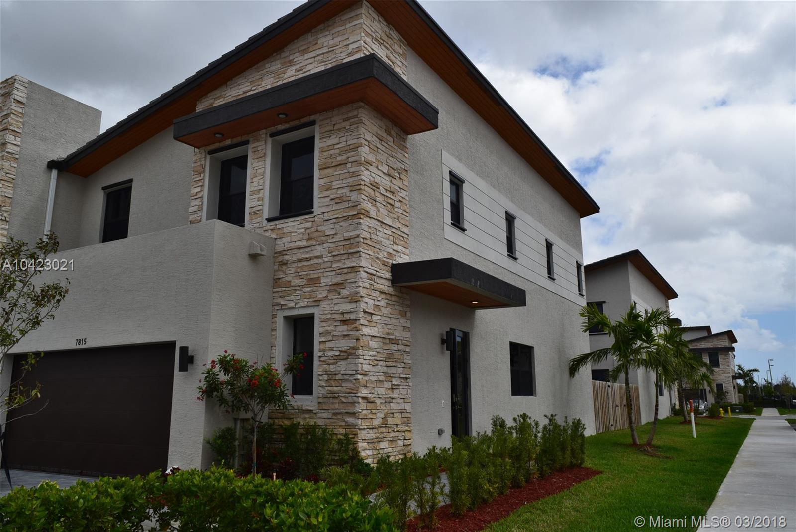 GRAND BAY SOUTH TOWNHOMES - Residential Lease