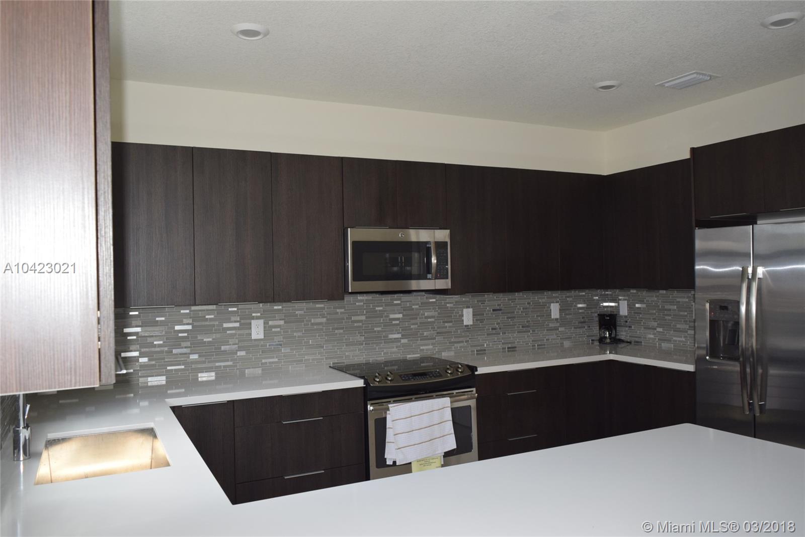 GRAND BAY SOUTH TOWNHOMES - Residential Lease