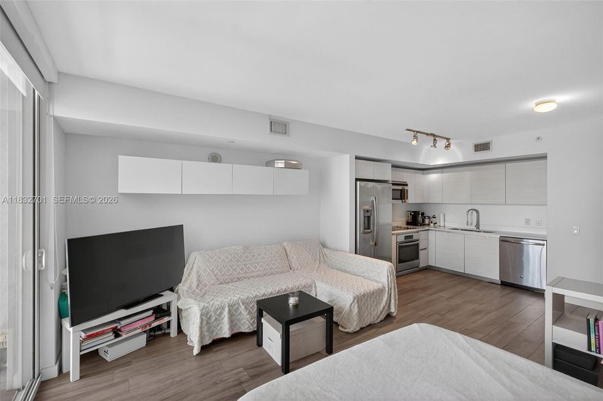 Modern furnished studio with in-unit washer/dryer, assigned parking, and a private balcony offering stunning bay and Morningside views. Currently rented at $2,300/month until December to an excellent tenant—perfect for investors. Full-service building with 24/7 security, pool, gym, party room, rooftop with BBQ area and two jacuzzis, plus guest parking. Ideally located just minutes from Midtown, Design District, Publix, Whole Foods, cafes, and restaurants. Quick access to I-95 and I-195—only 7 mins to Miami Beach and 10 mins to MIA airport. A smart investment and a stylish future home!
