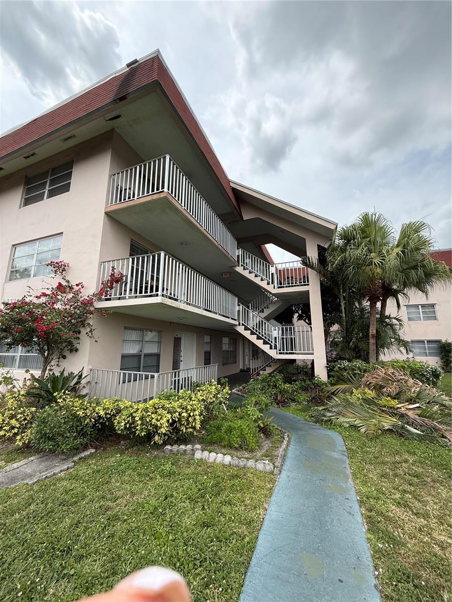 Property for Sale at 2901 Nw 47th Ter 341A, Lauderdale Lakes, Broward County, Florida - Bedrooms: 2 
Bathrooms: 2  - $111,000