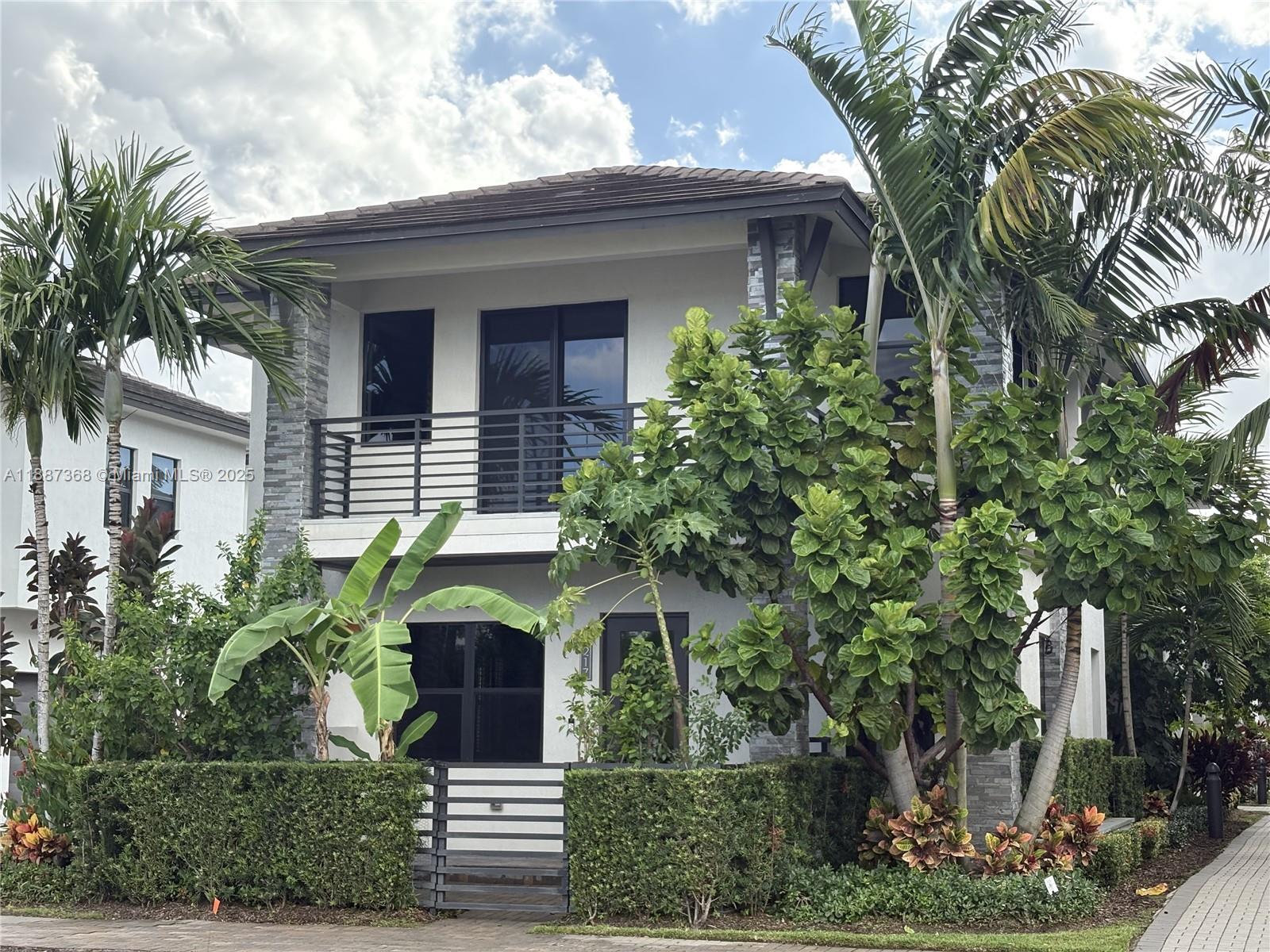 DOWNTOWN DORAL SOUTH PHAS - Residential Lease
