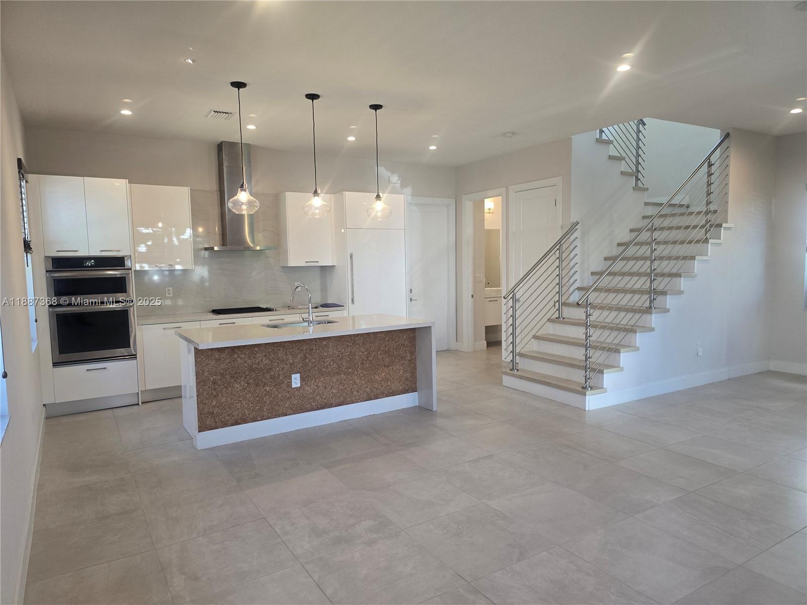 DOWNTOWN DORAL SOUTH PHAS - Residential Lease