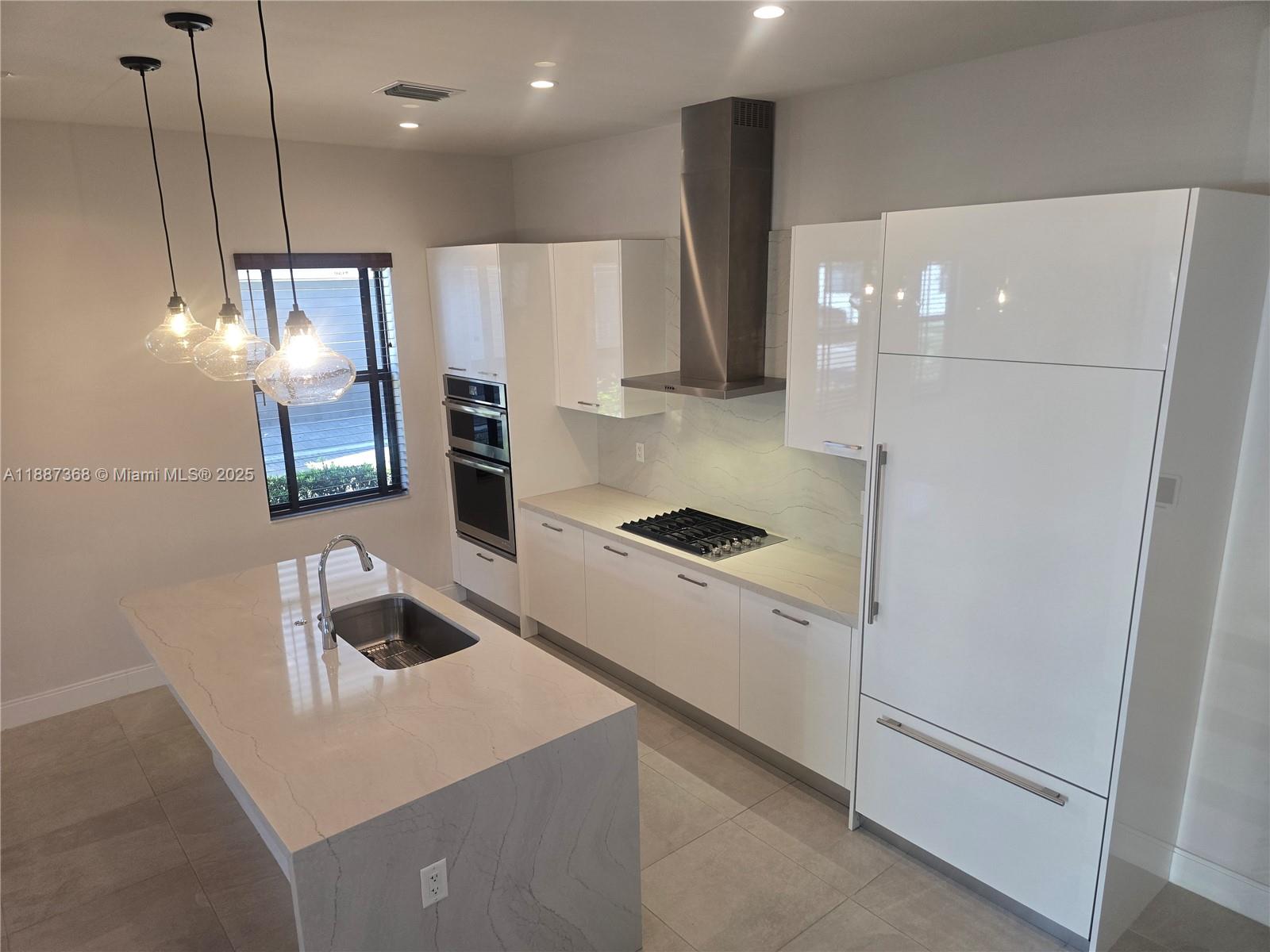 DOWNTOWN DORAL SOUTH PHAS - Residential Lease