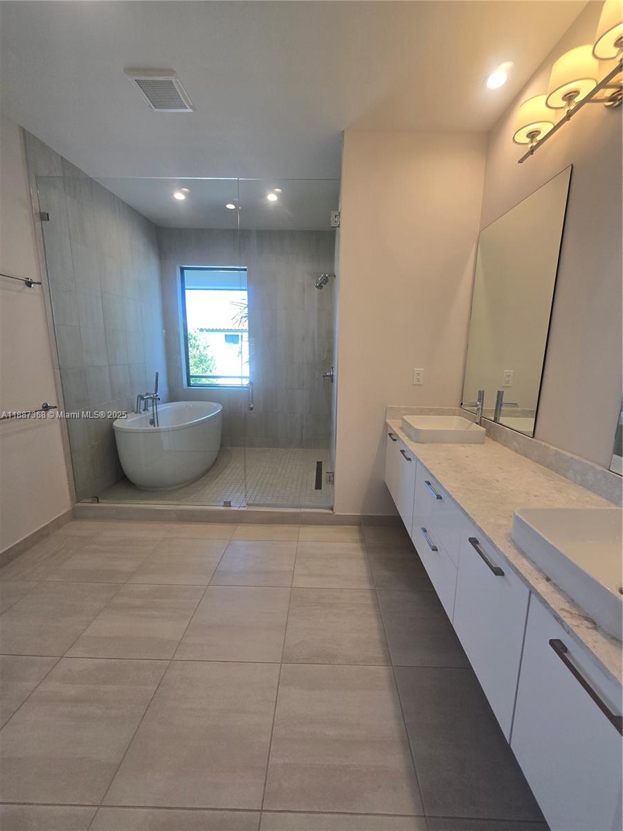 DOWNTOWN DORAL SOUTH PHAS - Residential Lease