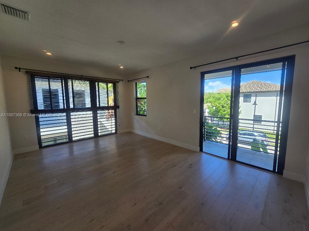DOWNTOWN DORAL SOUTH PHAS - Residential Lease