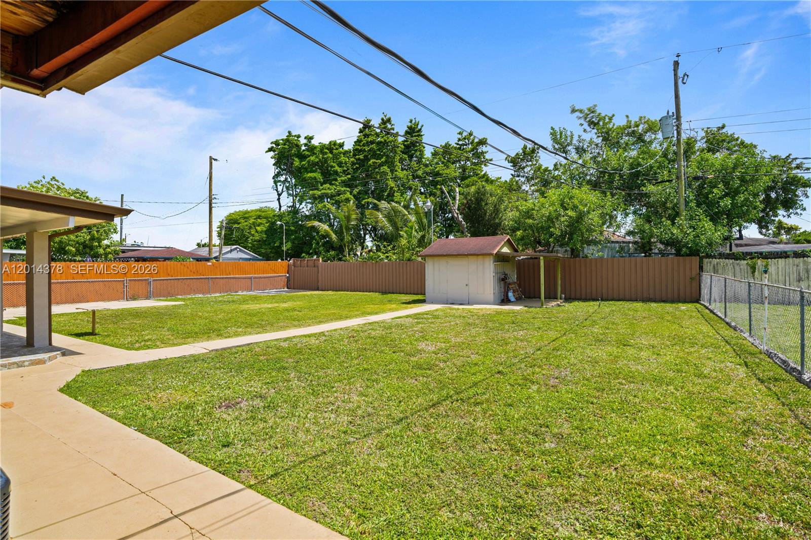 TROPICAL ESTATES - Residential